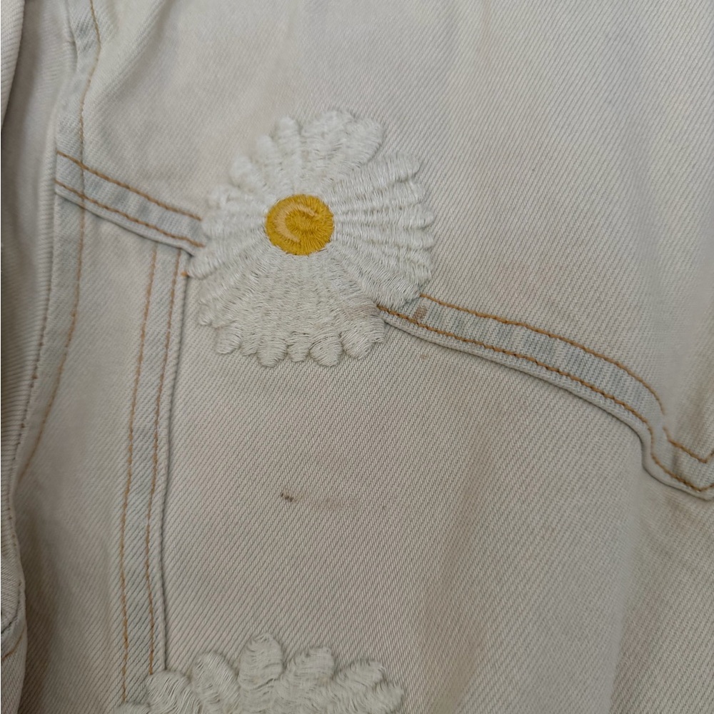 Blank NYC Daisy Embroidered Denim Jacket – Size M – Cream Floral Jacket - Picture 7 of 8